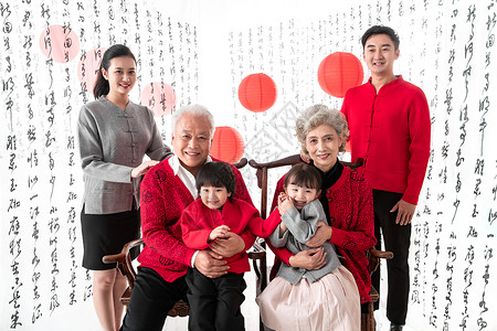 幸福的东方家庭庆贺新年图片