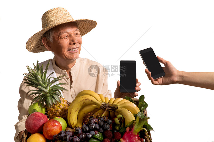 老农民出售自家水果图片