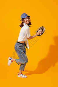 年轻女孩打棒球图片