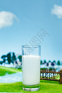 蓝天草地牛奶盒牛奶牧场背景