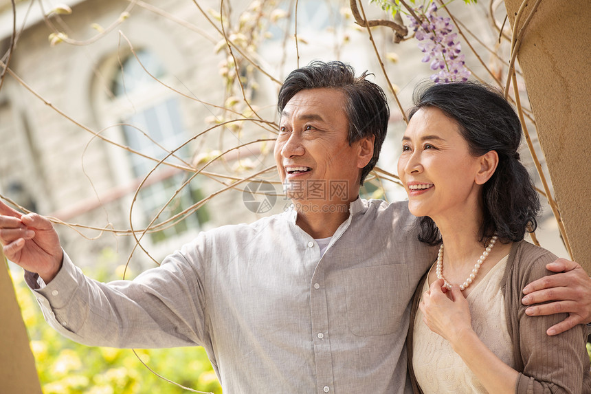 幸福的老年夫妇图片