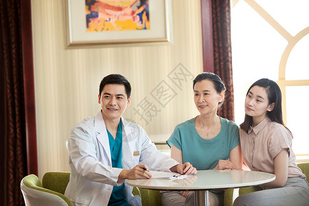 医务工作者和患者谈话图片