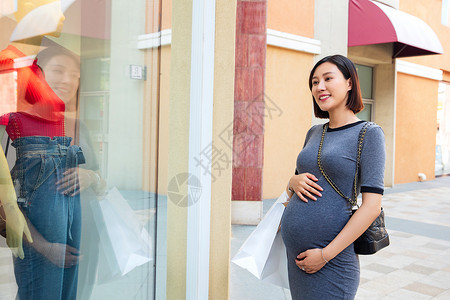 快乐孕妇逛街图片