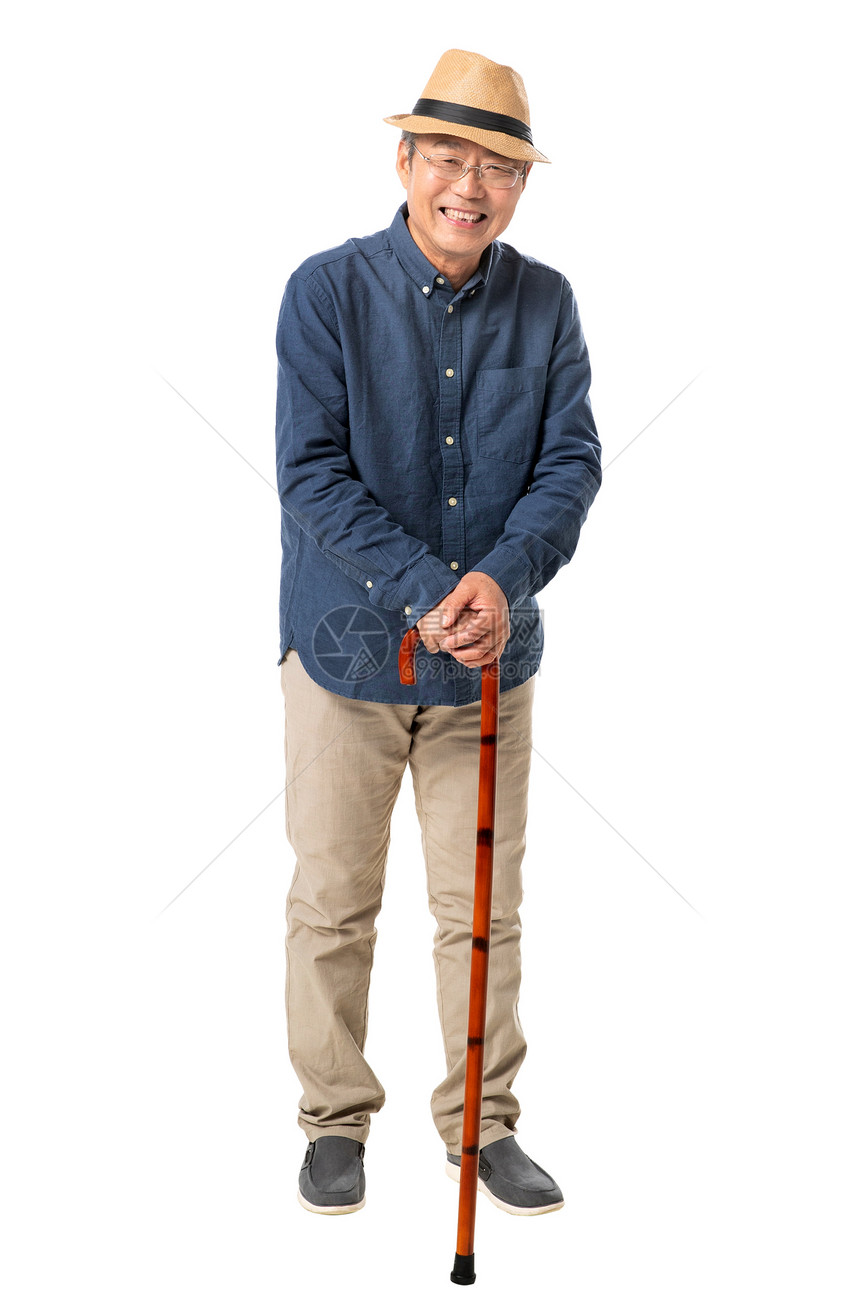 拄着拐杖的幸福老人图片