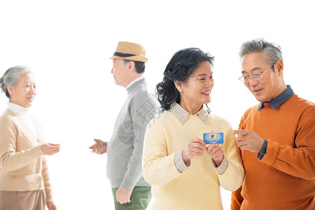 幸福的老年人拿着卡片图片