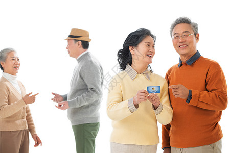 医疗金融幸福的老年人拿着卡片背景