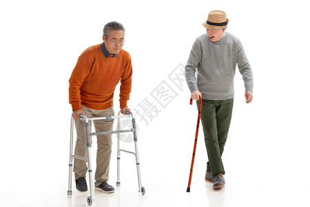 瘫痪的人两位老人拄着拐杖聊天背景