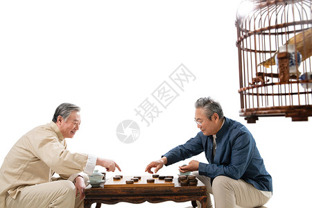 影棚健康生活方式两位老年朋友下象棋背景