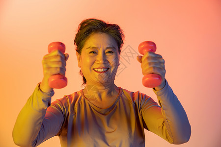 健身运动的老年人图片