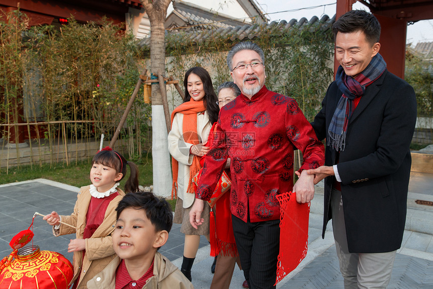 幸福的大家庭庆祝新年图片