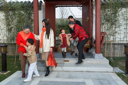 幸福家庭回家过新年图片