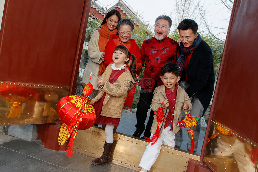 幸福的大家庭庆祝新年图片