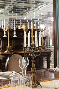 豪华餐桌奢侈高脚灯高清图片