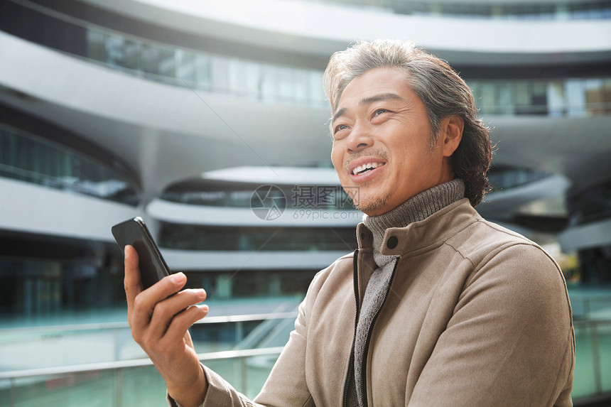 自信的商务男士图片