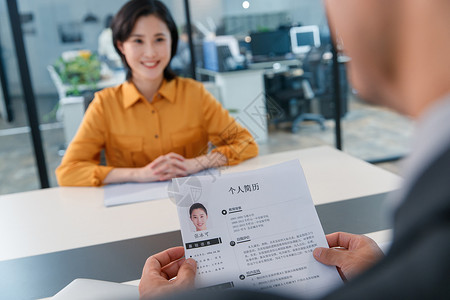 商务传单三折页青年女人参加工作面试背景