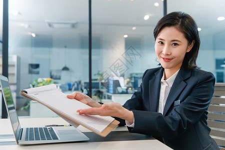 青年女客服人员高清图片