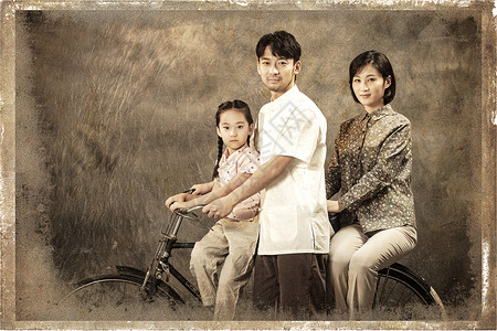 80年代自行车幸福家庭老照片背景