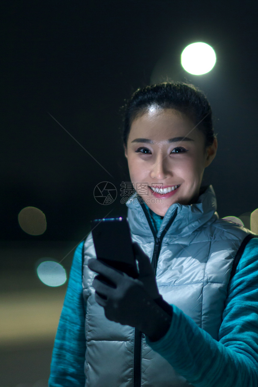 青年女人户外运动图片