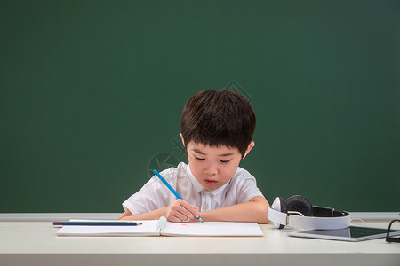 小学生在线学习图片