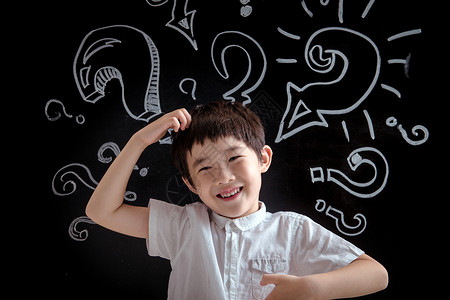 挠头的男孩可爱的小学男生背景