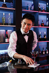 酒吧服务员图片