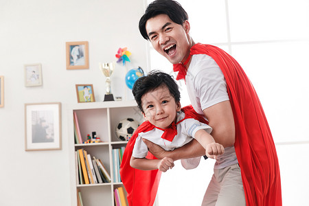 超人飞快乐的父子在扮演超人背景