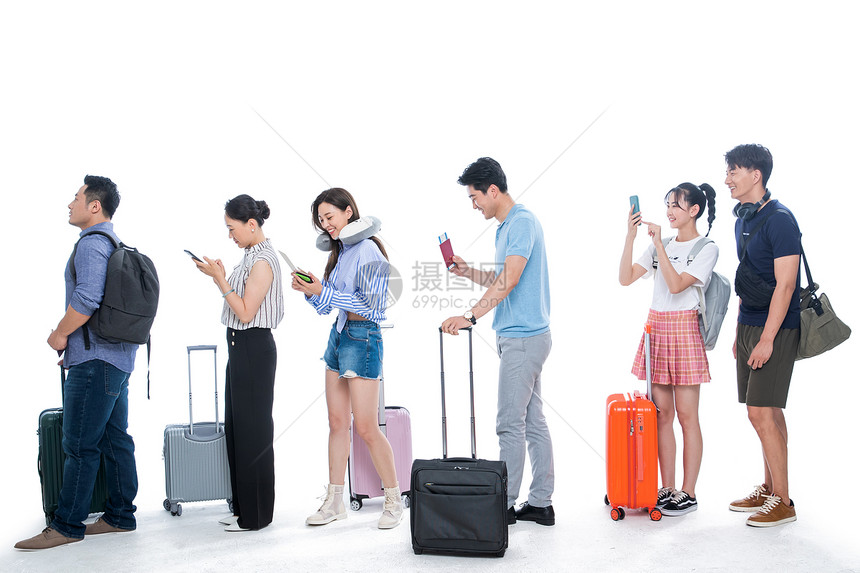 排队等候的旅客图片