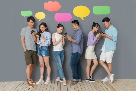 卡通灰色气泡框快乐的伴侣用手机聊天软件沟通背景
