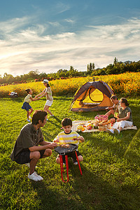 野炊食品欢乐的一家人在郊外野餐烧烤背景