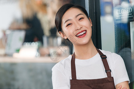 服务员站着咖啡店的女服务员背景