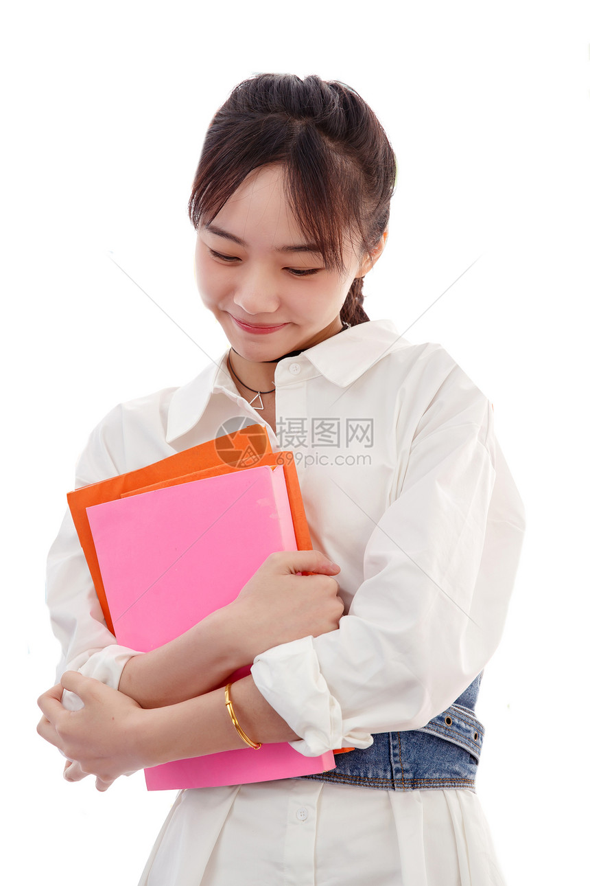 抱着书本的年轻女孩图片