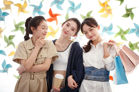 三个物体快乐漂亮的年轻女孩们背景
