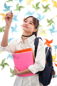 飞起来的书包抱着书本的年轻女孩背景