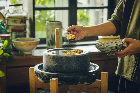 研磨豆浆图片