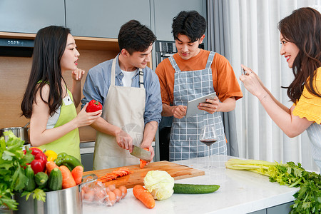 地产直播快乐的年轻人在厨房做饭照相背景