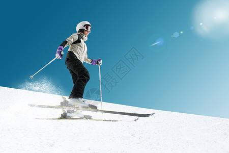 滑雪的青年女人高清图片