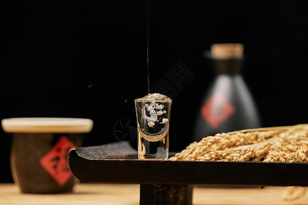 传统酿酒中国传统精酿白酒背景