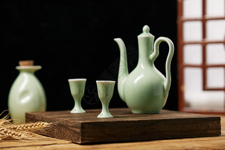传统古风白酒器皿酒杯背景图片