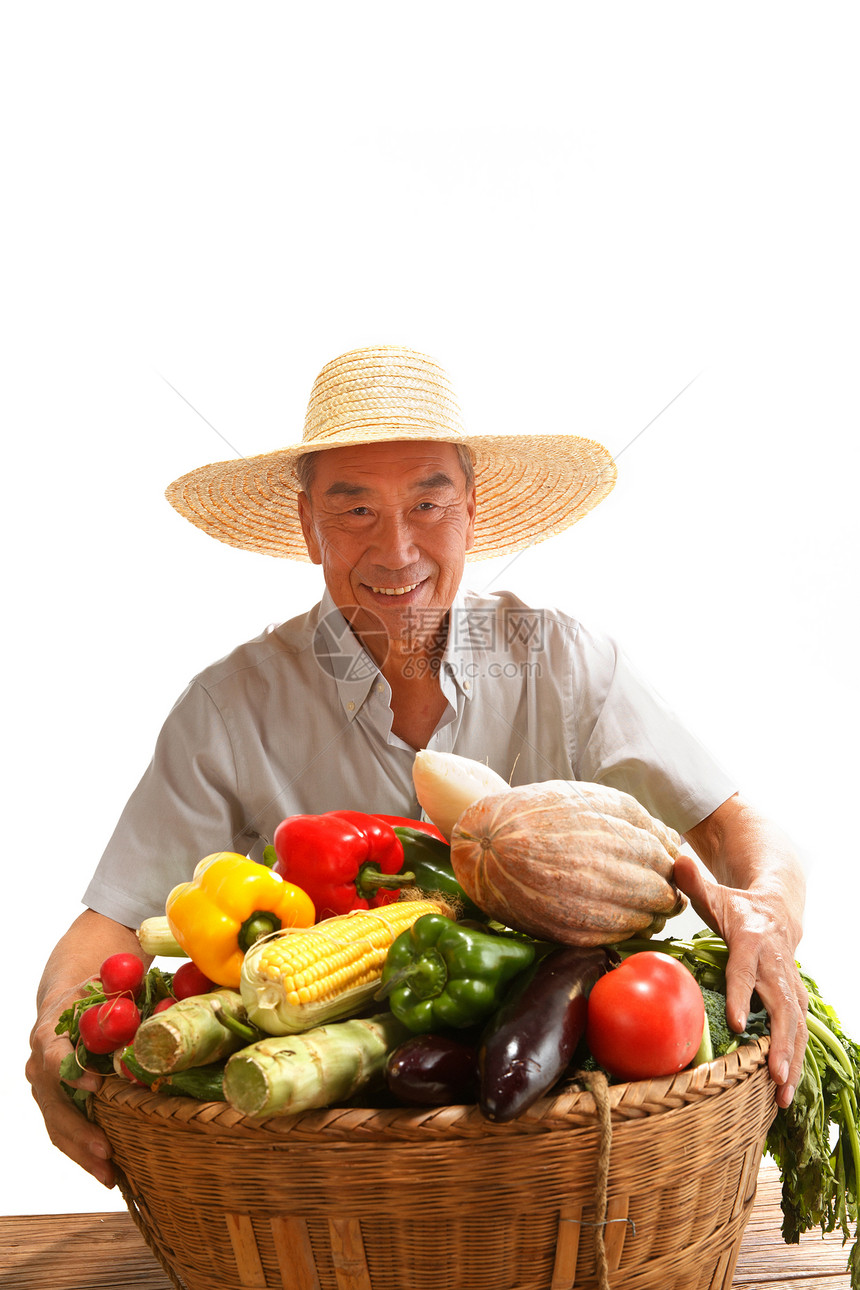 农民拿着一筐蔬菜图片