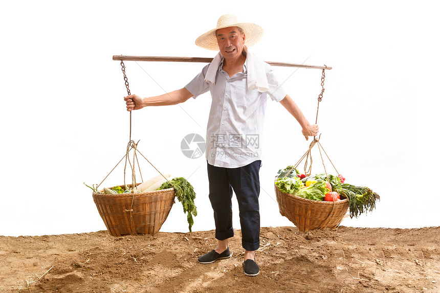 农民挑着蔬菜图片