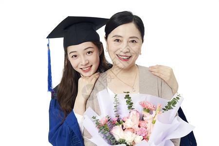 研究生证书穿硕士服的女学生和母亲合影背景