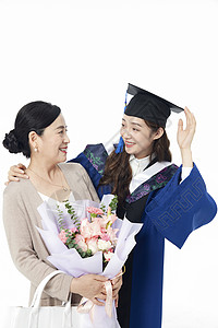 研究生证书母亲送花给硕士毕业的女儿背景