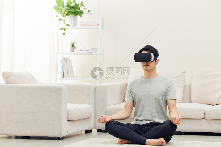 居家男性体验vr设备图片