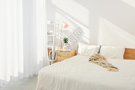 夏天卧室充满阳光的卧室空间背景