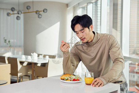 男性营养健康早餐背景图片