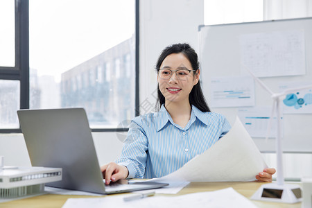 办公节能办公室内女工程师形象背景