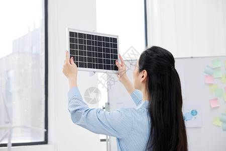 教育科研女科研人员研究太阳能发电板背景