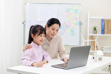 学生低碳素材老师带学生电脑上学习知识背景