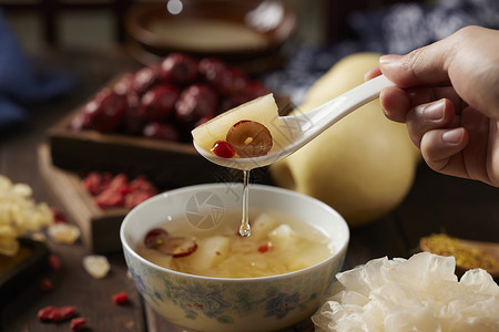 传统美食冰糖雪梨中式甜品背景图片