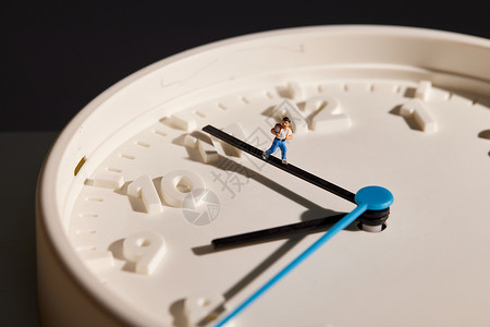 蓝色钟表教育和时间概念背景